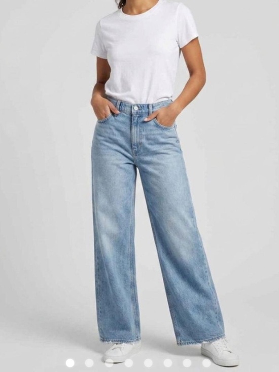 Banana Republic Denim - NWOT Banana Republic High Rise Rigid Wide Leg Jeans in Light Wash size 27 $130